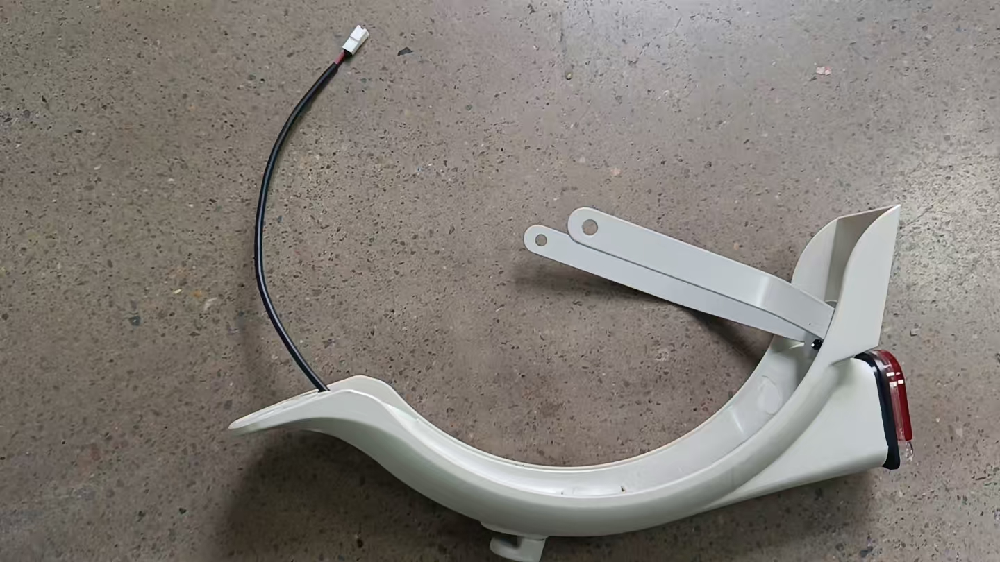 RCB EV85F ABE Kotflügel mit Licht Kennzeichen halter Rear Fender Weiß